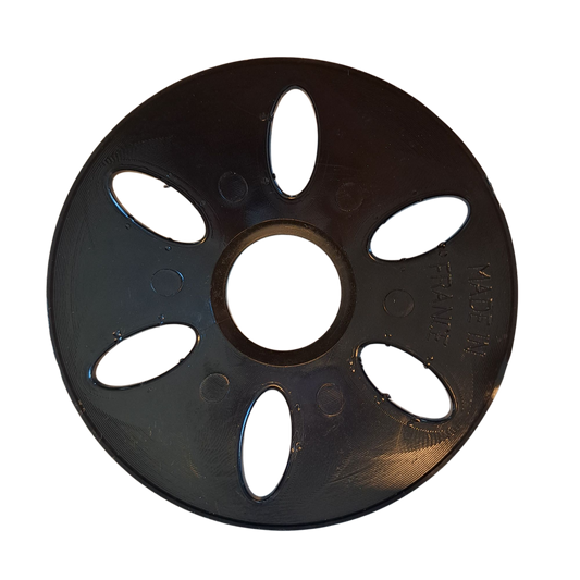 Cup saver in black that runs easily on the flagpole